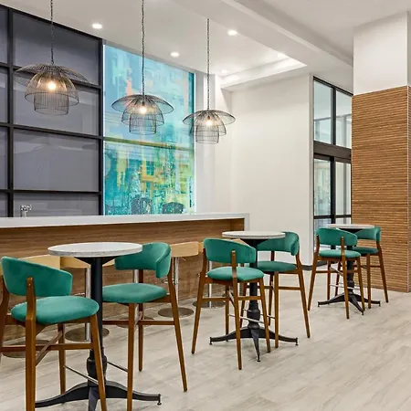 Lic - Laguardia West, An Ihg New York