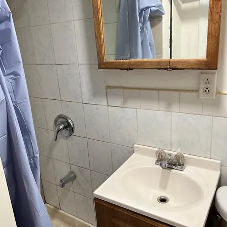 A Cozy In Queens Guest house
