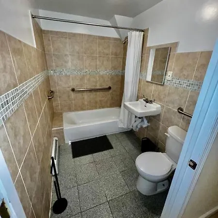 Beautiful & Huge 2 Bed Duplex Apartment