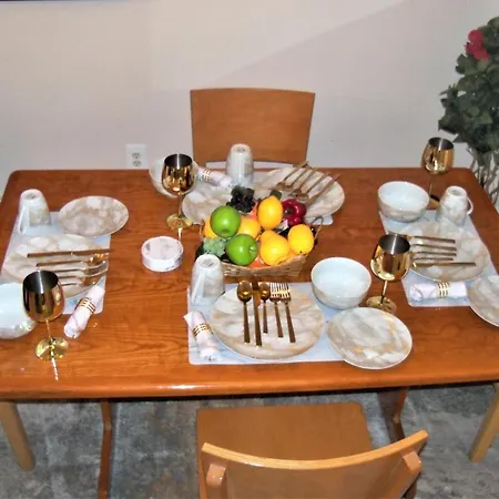 Apartment Booking.com Exxlusive: Fully Furnished One Bedroom Entire With Full Size Bed. For One Person Or Couple, Soulmate Positive Friendship