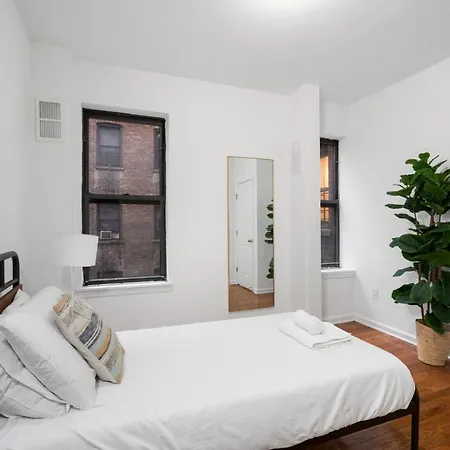 Superb 2br In Upper Manhattan Apartment *