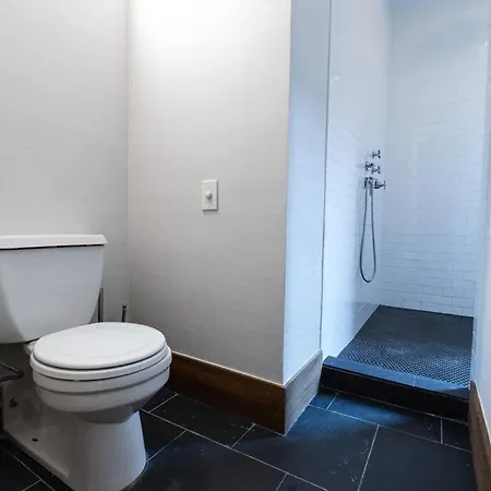Apartment E10-3 3br Designer Townhouse *
