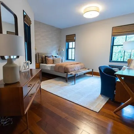 Apartment E10-3 3br Designer Townhouse *
