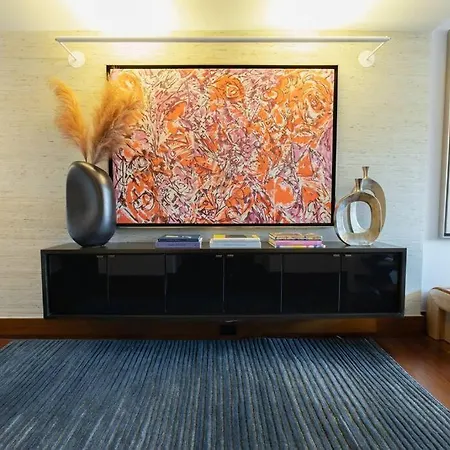 E10-3 3br Designer Townhouse Apartment