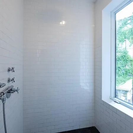 Apartment E10-3 3br Designer Townhouse *