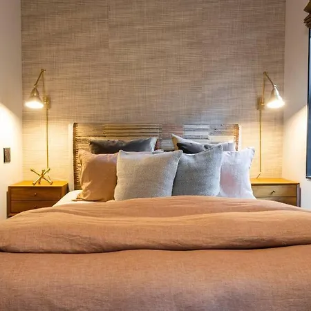 E10-3 3br Designer Townhouse Apartment New York