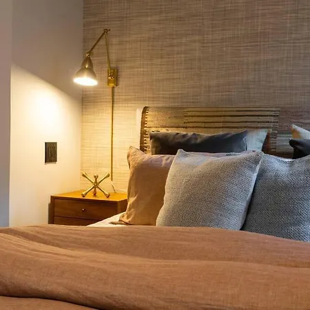 Apartment E10-3 3br Designer Townhouse *