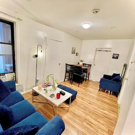 2 Bedrooms Flat 5 Minutes From Times Square Apartment