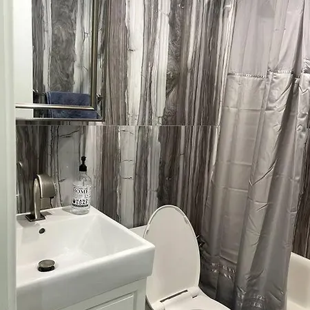 Cozy In Bronx With Good Bedrooms *