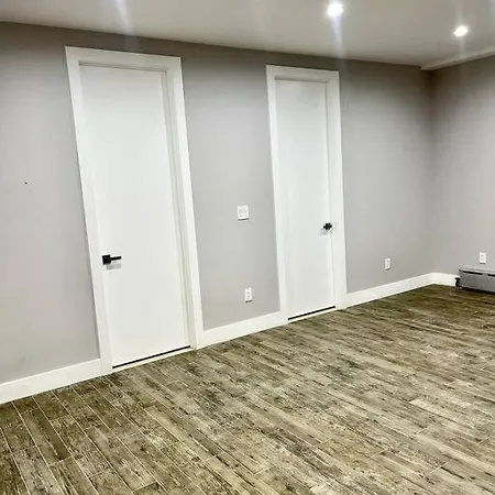 Cozy In Bronx With Good Bedrooms Hotel
