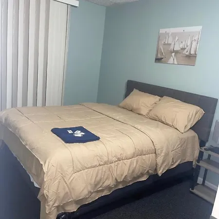 3 Bedroom In Queens, Holiday home *