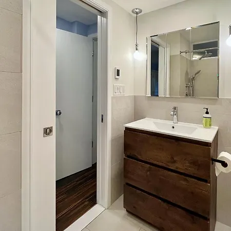 Apartment Close To All! 2-room In A 1-family Townhouse *
