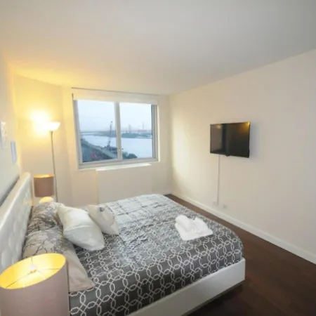 Two Bd At Midtown East New York