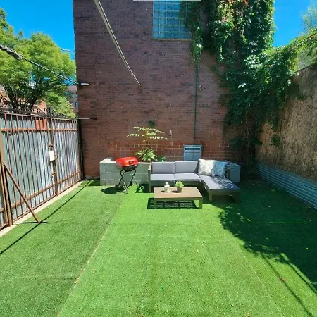 Guest house Luxurious With Backyard And Jacuzzi *