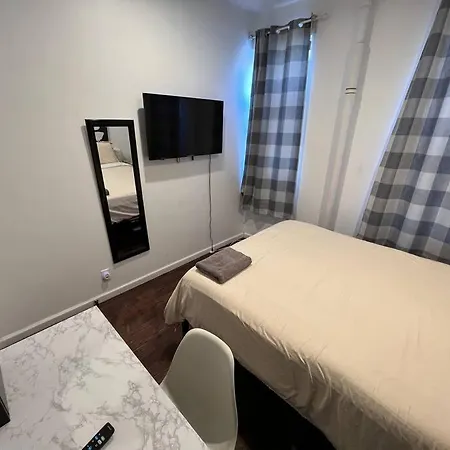 Sexy Trendy 3 Bedrooms Lower East Side Manhattan Apartment