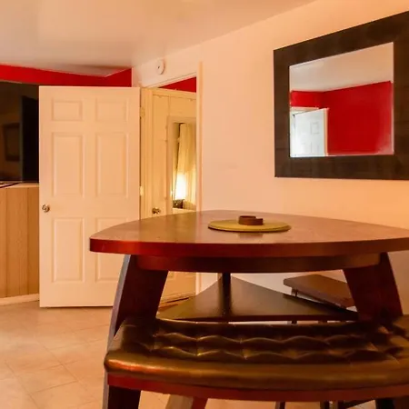 Large Apt, One Block To Train