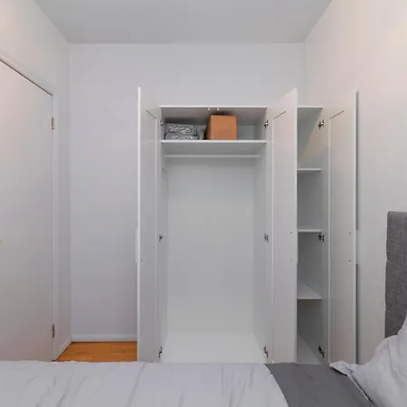 Corporate Suites On Upper East Side Apartment *