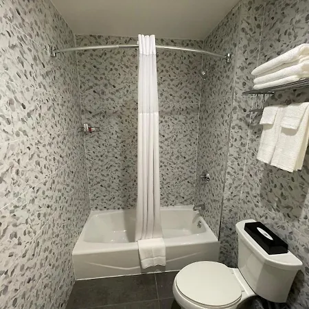 Super 8 By Wyndham Bronx Near Botanical Garden