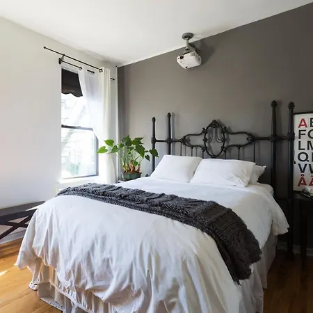 One Bedroom Suite - Prime West Village Location Apartment New York