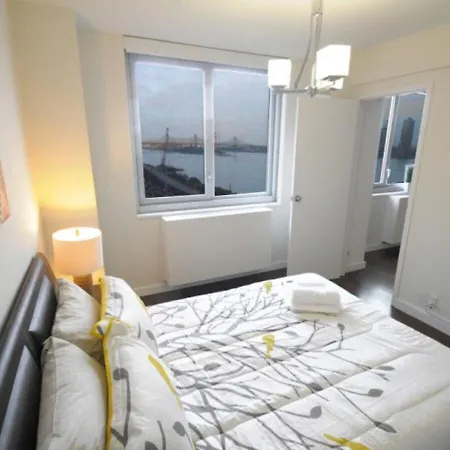 Two Bd At Midtown East Apartment *