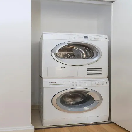 Fantastic 3br At Financial District Apartment