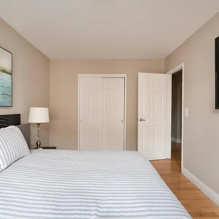 Luxurious 3 Beds 2 Baths By Park