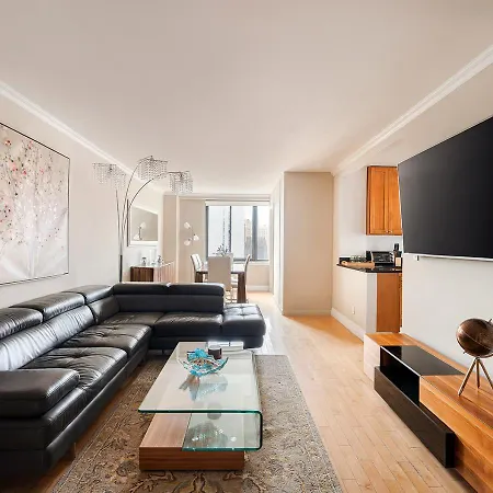 Luxurious 3 Beds 2 Baths By Park Apartment