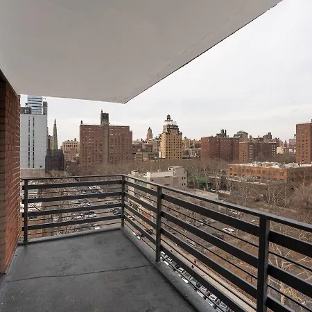 Luxurious 3 Beds 2 Baths By Park