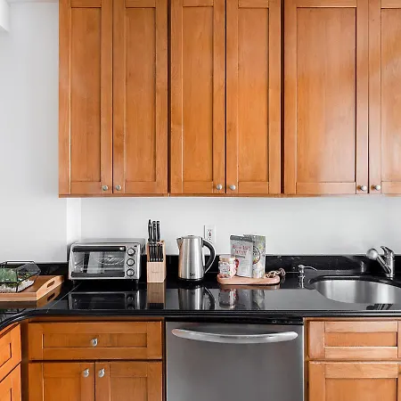 Luxurious 3 Beds 2 Baths By Park Apartment