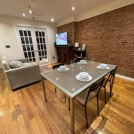 Beautiful 4-bedroom Unit In Bushwick Apartment *
