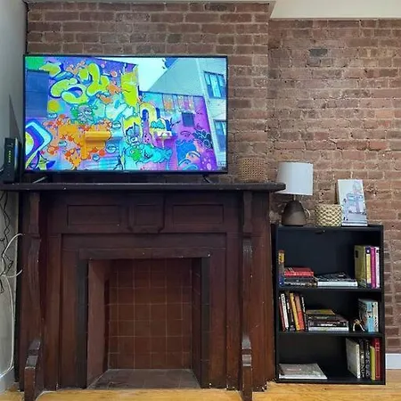 Beautiful 4-bedroom Unit In Bushwick Apartment *