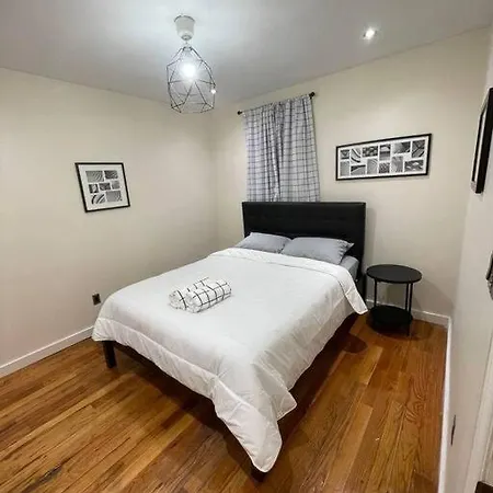 Beautiful 4-bedroom Unit In Bushwick Apartment *
