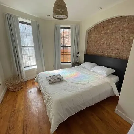 Beautiful 4-bedroom Unit In Bushwick Apartment