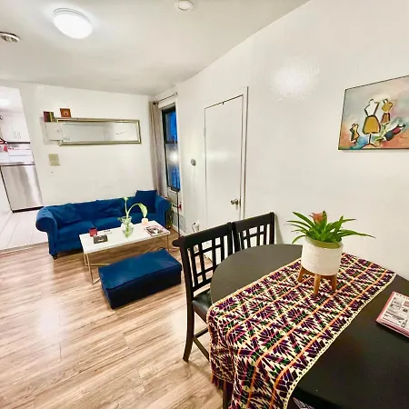 Bedroom 10 Mins To Times Square! And Is First Floor *