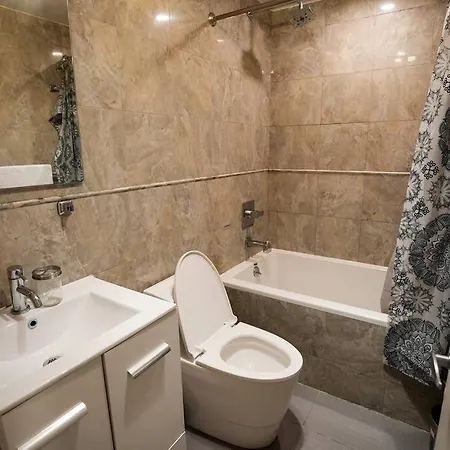 Spacious 6bd Near Prospect Park Apartment