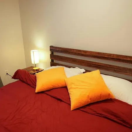 Spacious 6bd Near Prospect Park Apartment