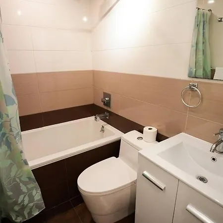 Spacious 6bd Near Prospect Park Apartment