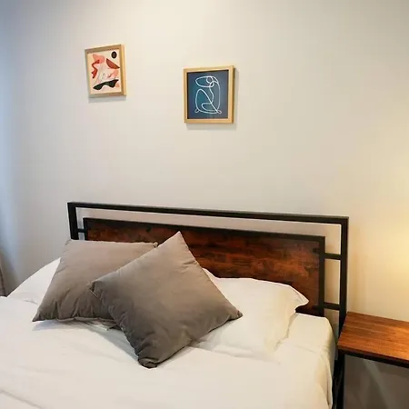 Spacious 6bd Near Prospect Park Apartment *