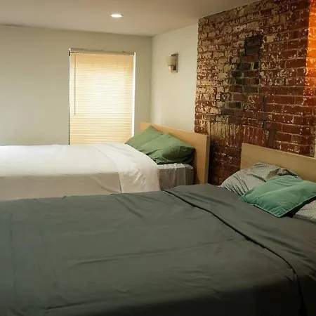 Central 5br Duplex W/ Patio For 14 Guests * New York