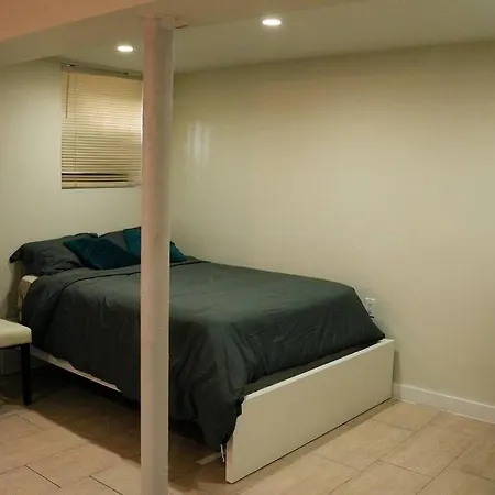 Central 5br Duplex W/ Patio For 14 Guests New York