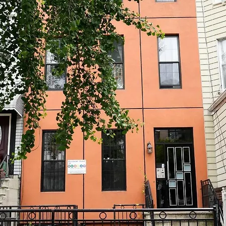 Central 5br Duplex W/ Patio For 14 Guests New York