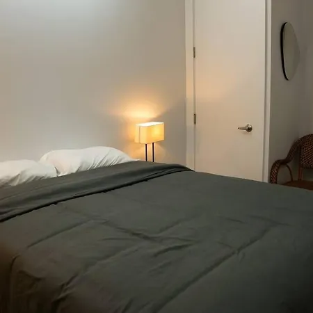 Central 5br Duplex W/ Patio For 14 Guests Apartment