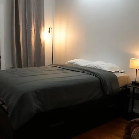 Central 5br Duplex W/ Patio For 14 Guests New York