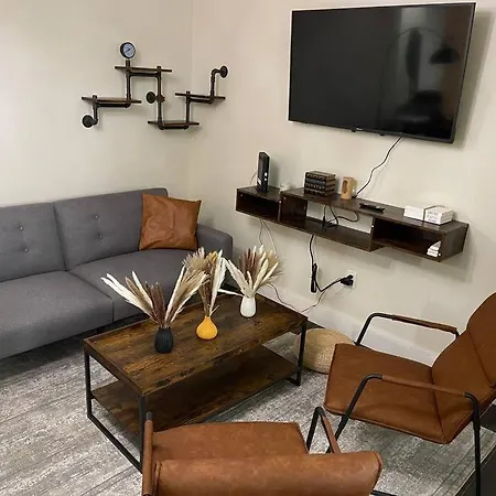 Stylish 4bd Space W/backyard, Grill And More! *