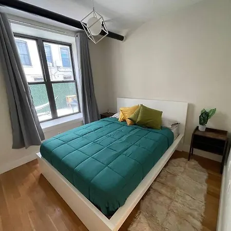 Apartment Stylish 4bd Space W/backyard, Grill And More! New York