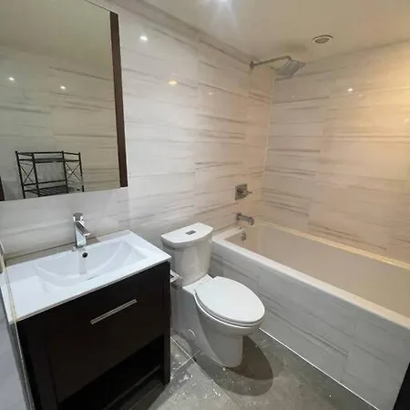 Apartment Stylish 4bd Space W/backyard, Grill And More!