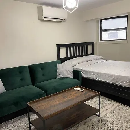 Apartment Stylish 4bd Space W/backyard, Grill And More! *