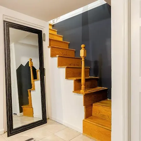 Apartment Beautiful Private & Close To Everything! *