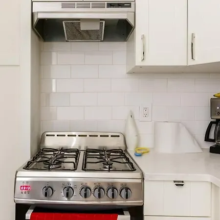 Beautiful Private & Close To Everything! Apartment *