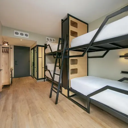 Moxy Brooklyn Williamsburg Hotel New York